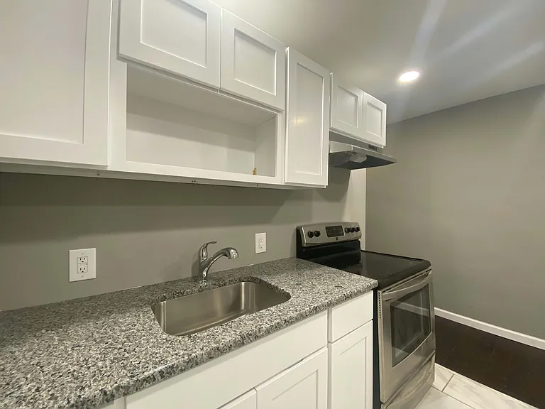 59 N 61st St #A1 — Photo 4