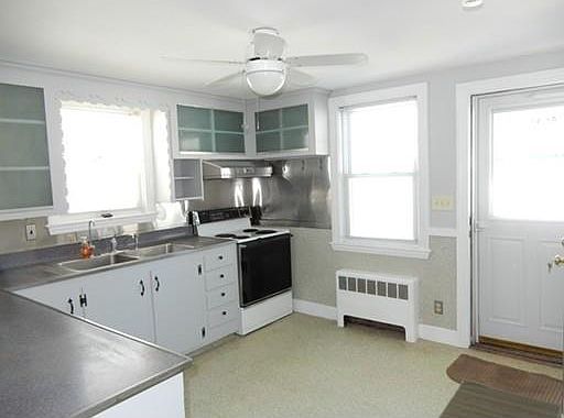 1st image of 3 Arnold Dr