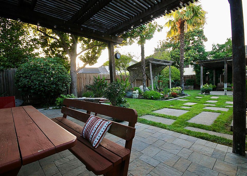2nd image of 9058 Camden Lake Way
