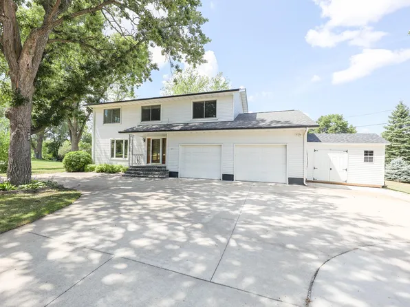 1212 Lakeside Dr, Alexandria, MN 56308