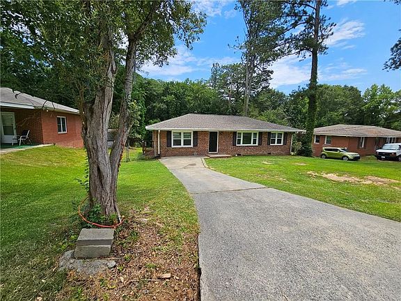 2nd image of 643 Lyle Dr SE