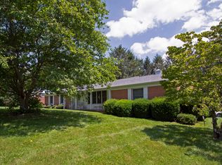 350 Wake Robin Trl, Lewisburg, WV 24901