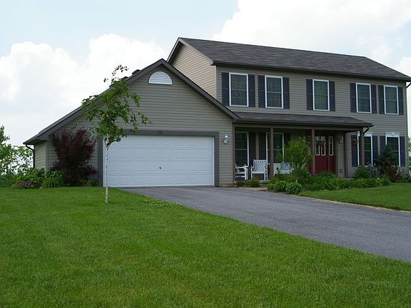 2.5 car attached garage