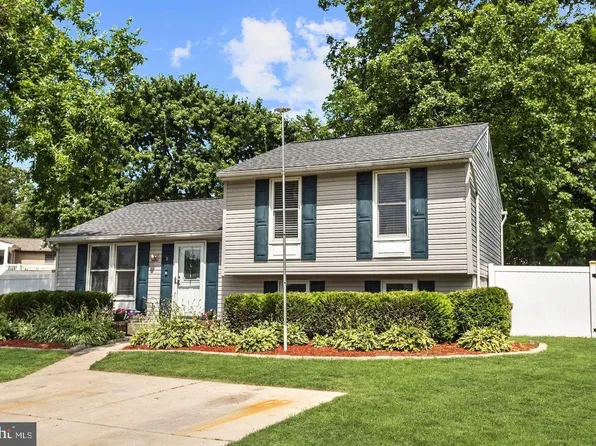 8 Sweet Gum Ct, Essex, MD 21221