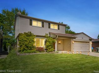 7485 Pointe Dr, Canton, MI 48187
