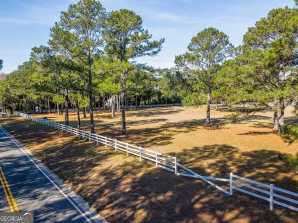 3 Lake Pamona Rd, Midway, GA 31320