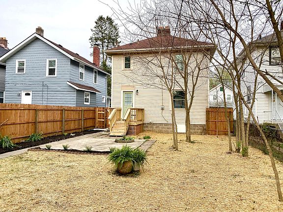 3rd image of 989 Ellsworth Ave
