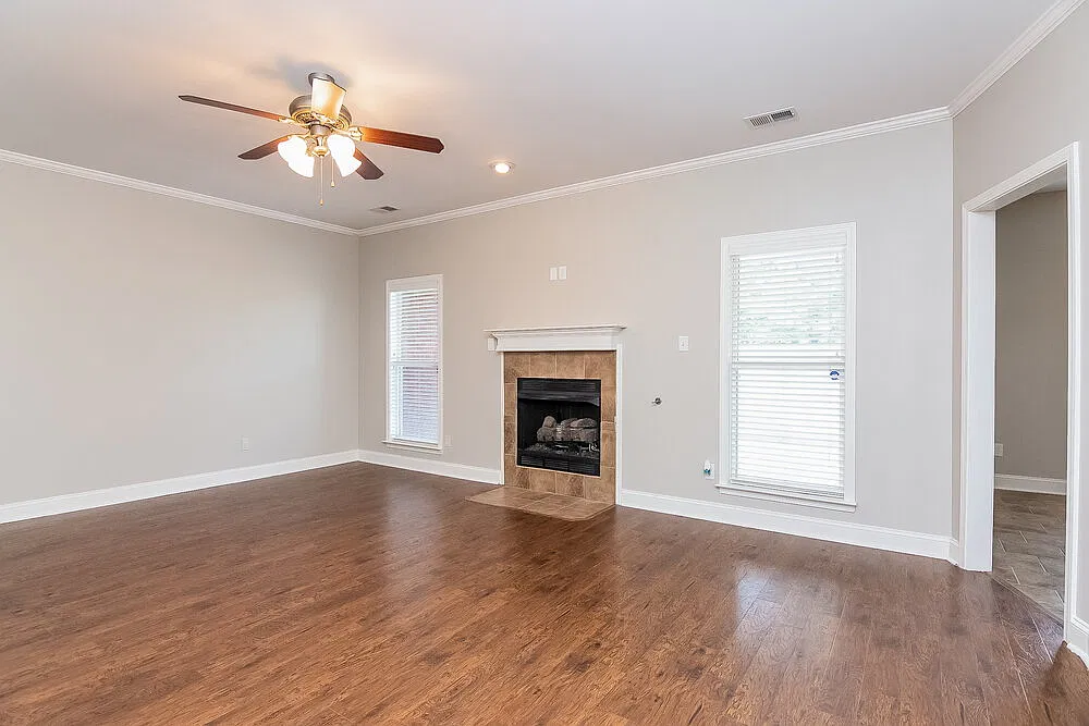 3 bed, 2.0 bath, 1610 sqft, $2,005 — Photo 3