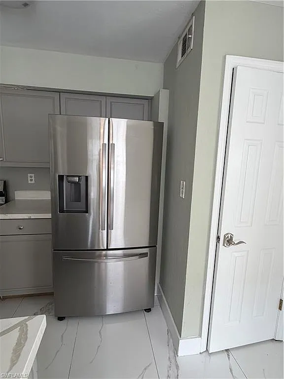 2 bed, 1.5 bath, 2080 sqft, $2,200 — Photo 4
