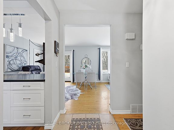 5th image of 1157 Lakeshore Rd