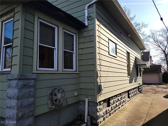 3rd image of 16918 Grovewood Ave