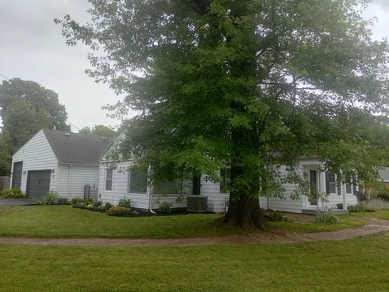 3950 Riverside Dr — Photo 35