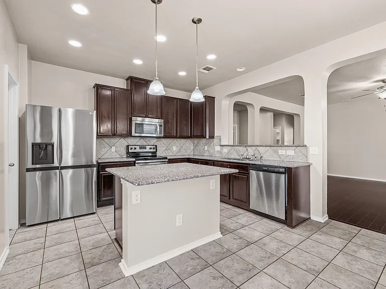 1214 Lonesome Oak Dr — Photo 9
