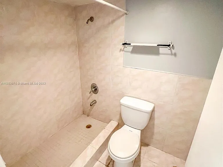 9682 Fontainebleau Blvd #414 — Photo 2
