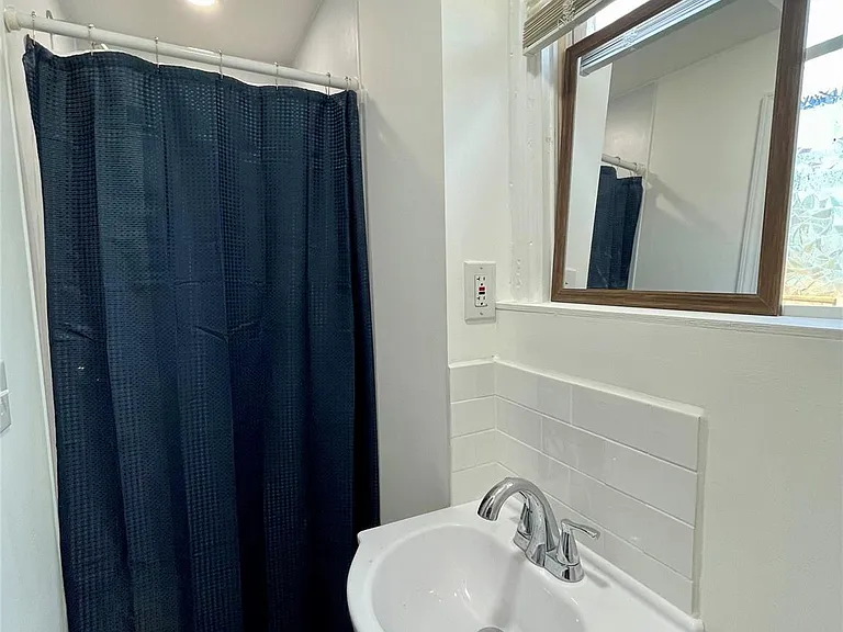 46 E Market St — Photo 7