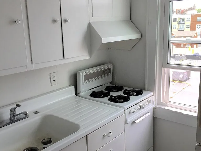 2722 Vine St #18 — Photo 6