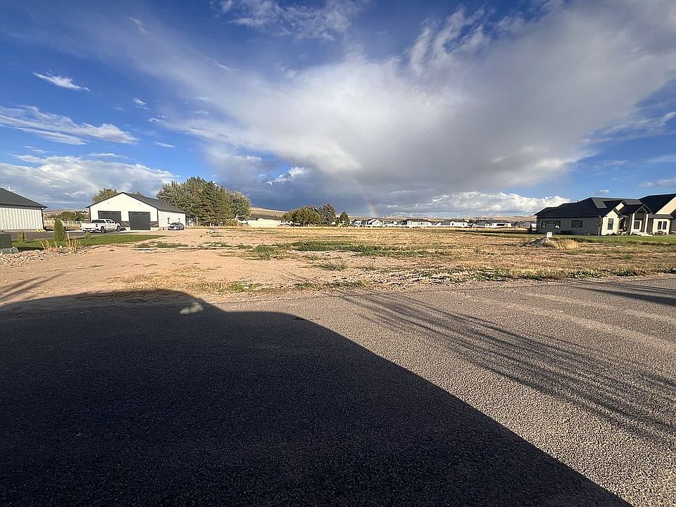 2nd image of 4834 N Sunset Dr