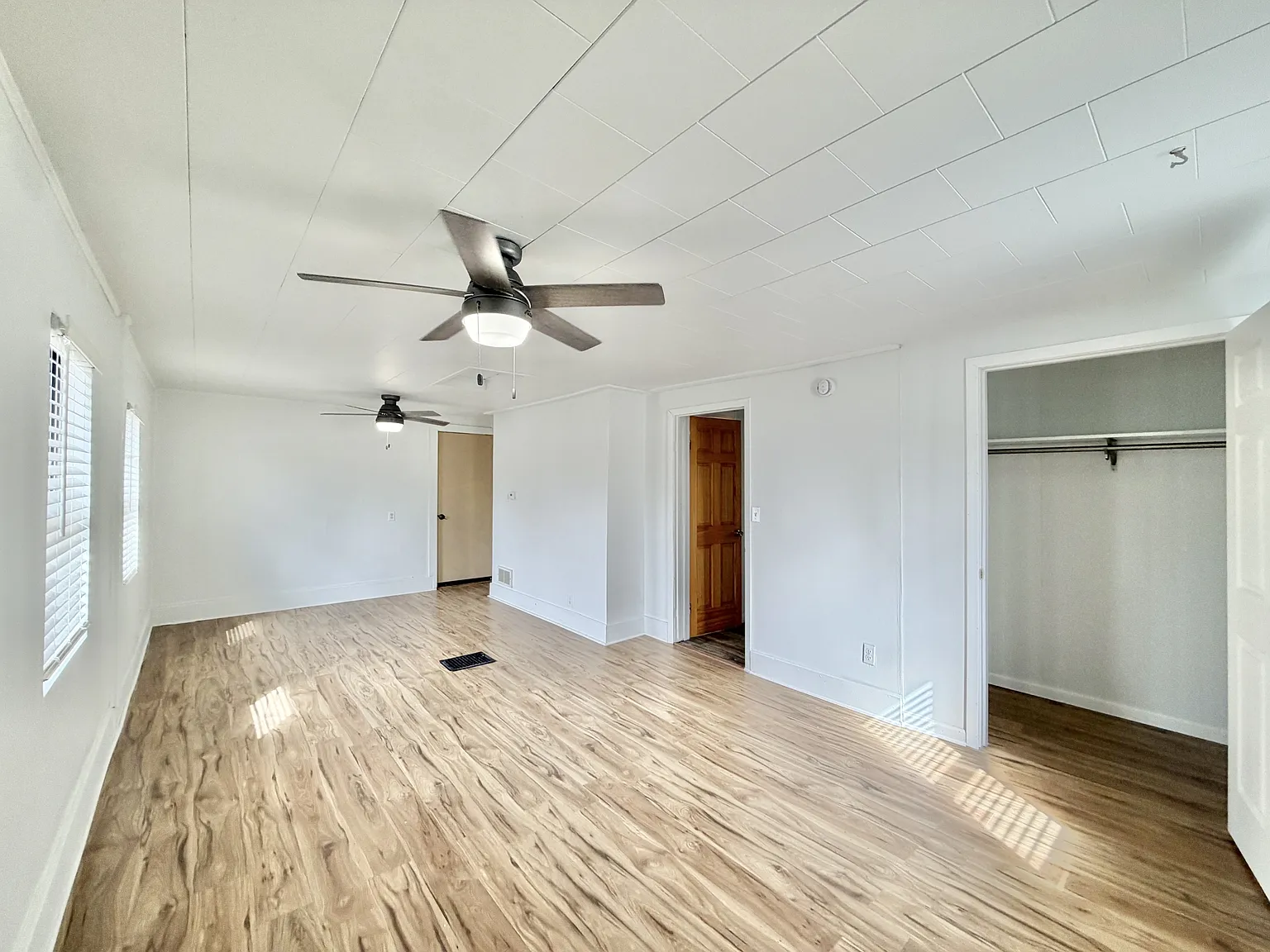 425 South Jackson Street - 2 — Photo 3