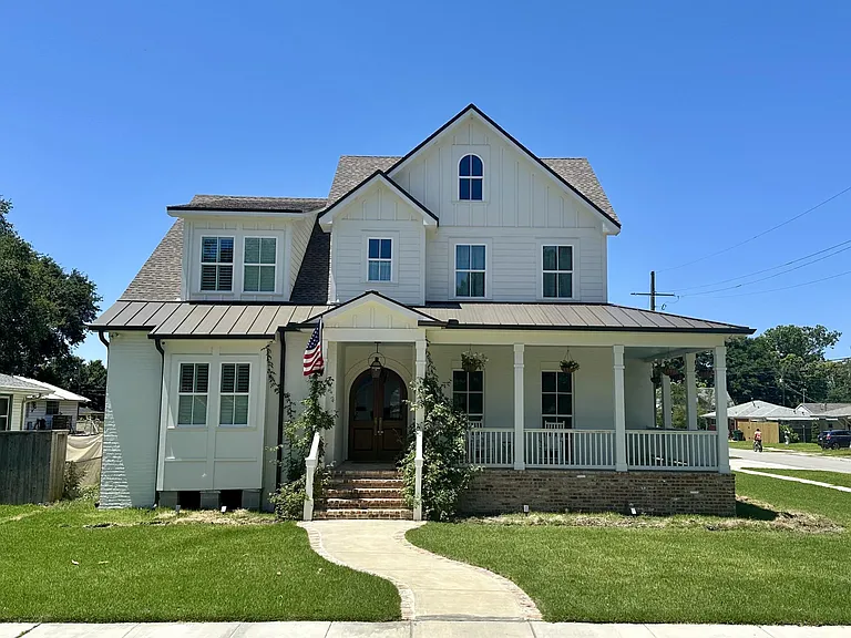 856 Helios Ave — Photo 2