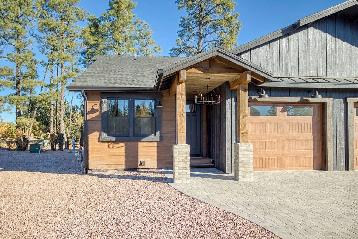 5301 S Sutter Dr — Photo 1