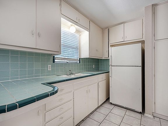 4th image of 4906 Gladeview Dr