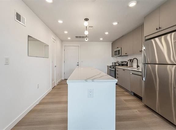 3rd image of 407 Jackson St #505