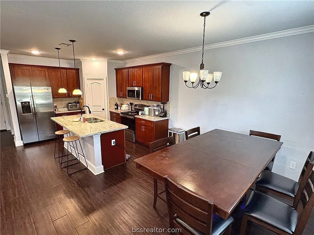 1 bed, 1.5 bath, 1864 sqft, $650 — Photo 2