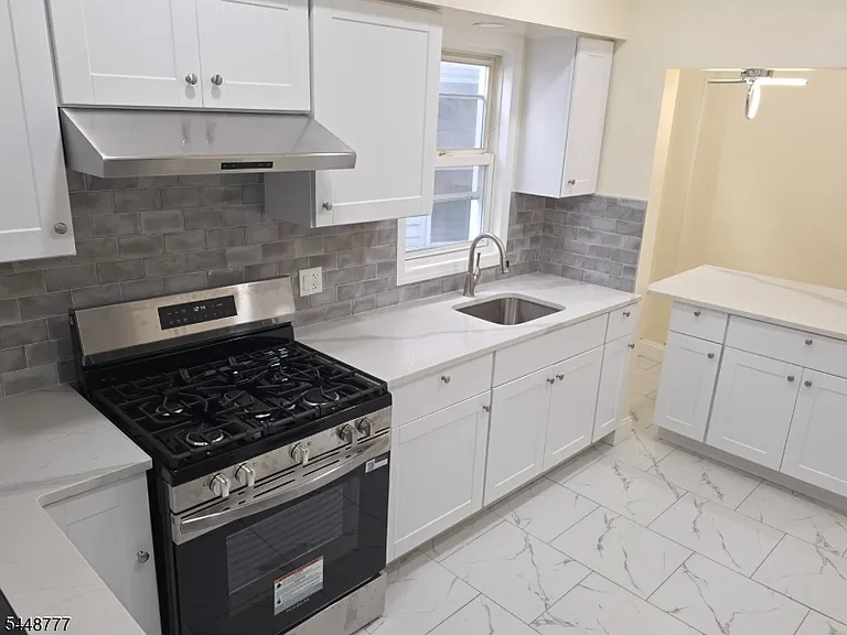 212 Park Ave — Photo 3