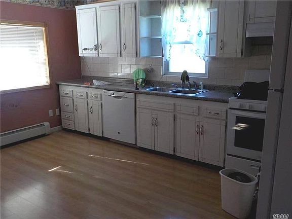 4th image of 548 Rockaway St
