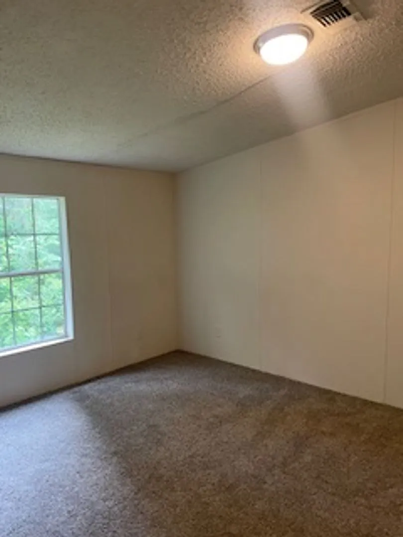 Quincy Mobile Home on 2 Acres — Photo 2