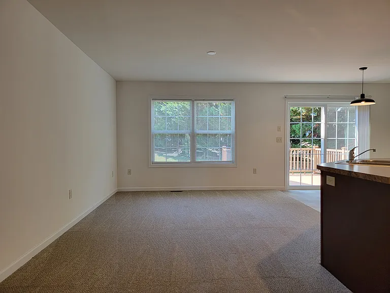 402 Mount Olive Ln — Photo 6