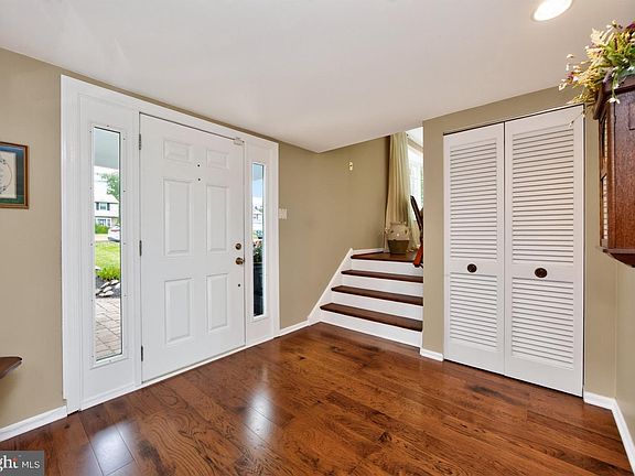 4th image of 88 Deerpath Rd