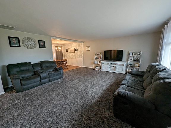 5th image of 215 Pine St