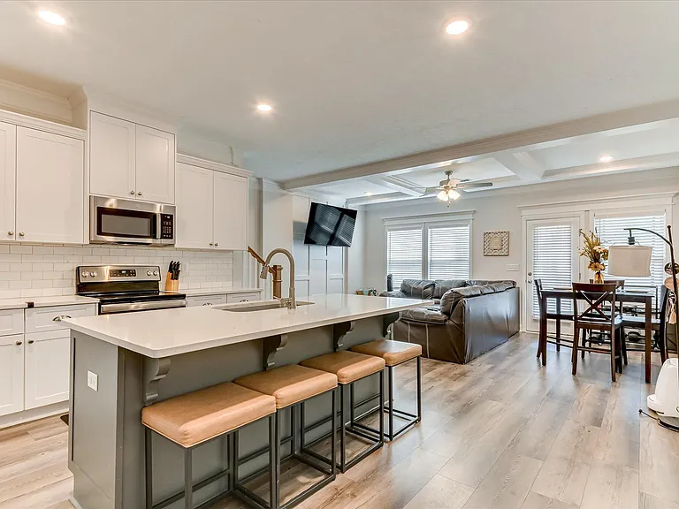 1055 Linsmore Ave — Photo 7