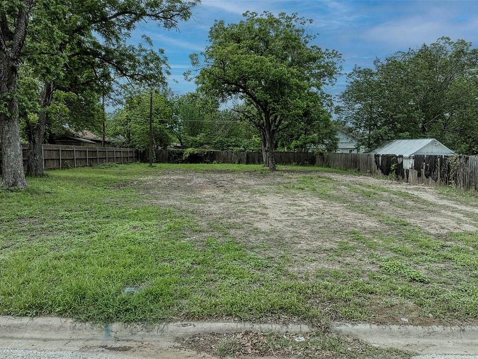 1st image of 809 E Fannin St