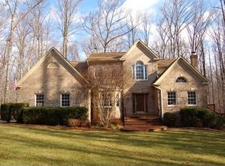 12384 Falkirk Dr, Fairfax, VA 22033