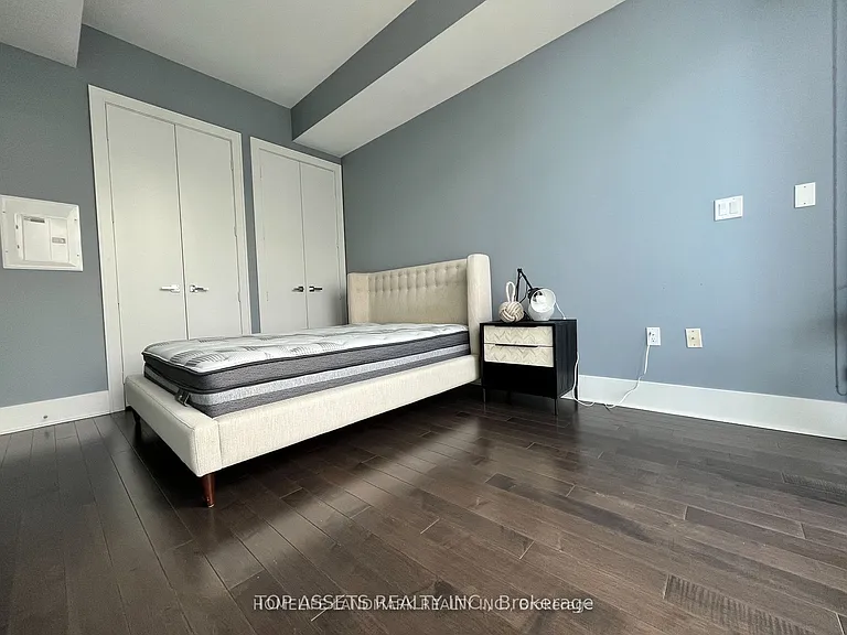 29 Queens Quay E #919 — Photo 8
