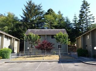 94286 11th St APT 04, Gold Beach, OR 97444