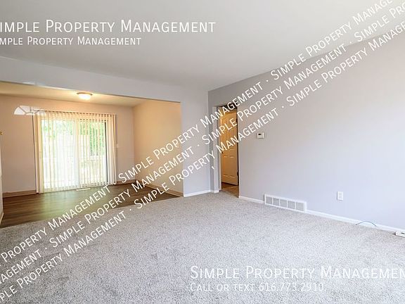 5th image of 1347 Carriage Hill Dr SE