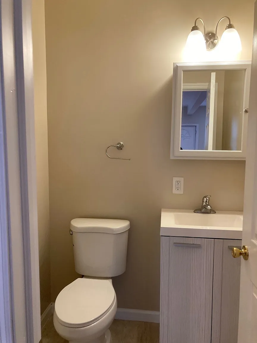 18 Grant Ave — Photo 2