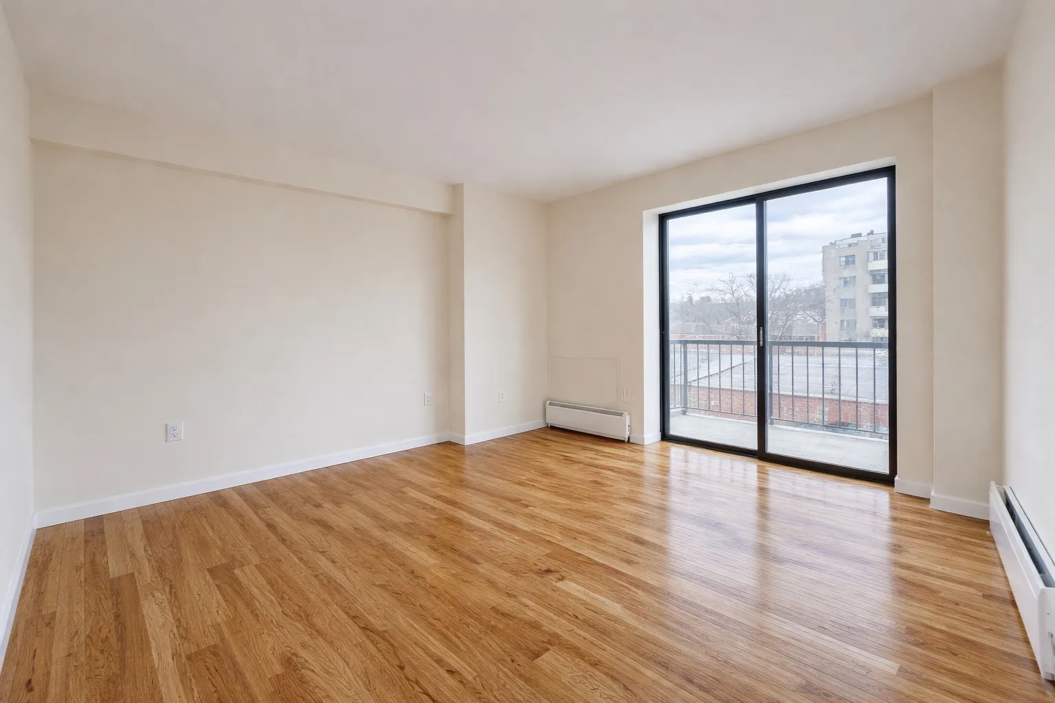1 bed, 700 sqft, $2,500 — Photo 3