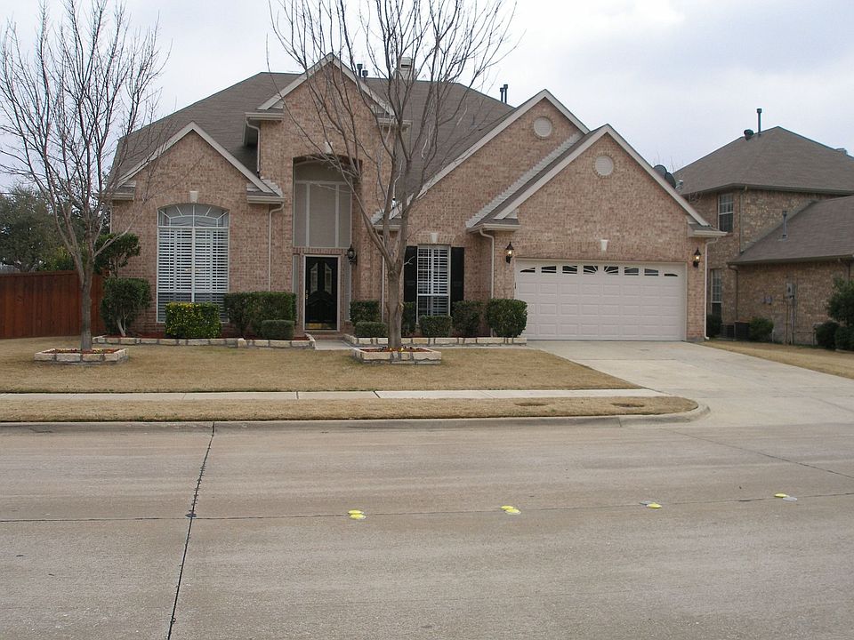 Great Drive Up Appeal With Professional Landscaping