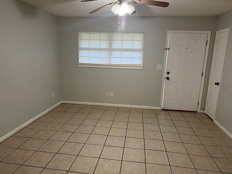 1682 Hamlet Dr #1682 — Photo 4