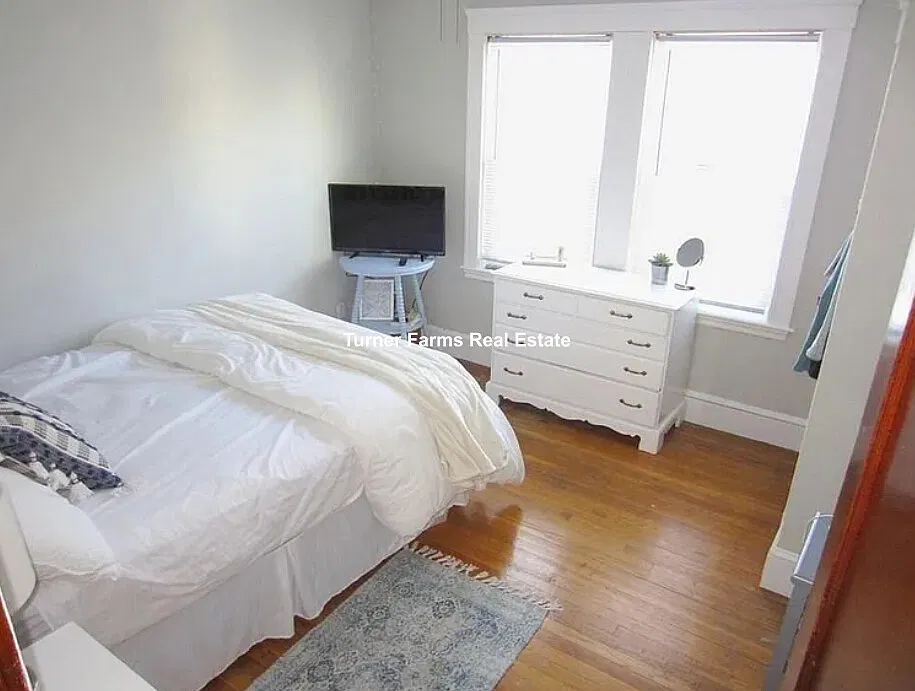 4 bed, 9999 sqft, $5,625 — Photo 4