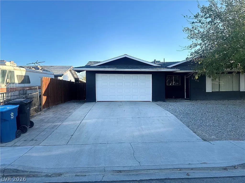 4 bed, 2.0 bath, 1192 sqft, $1,950 — Photo 2