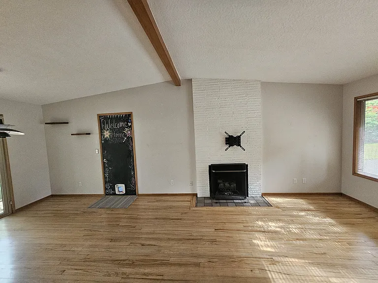 690 SW 130th Ave — Photo 5