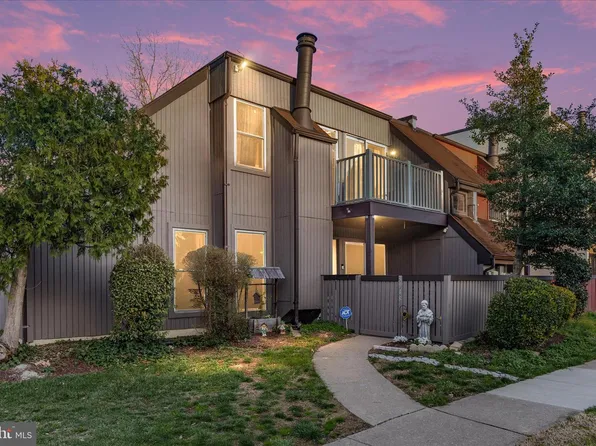 3948 Woodhue Pl #18, Alexandria, VA 22309