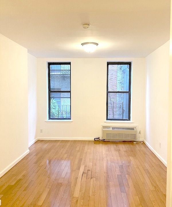 1st image of 136 Orchard St #1