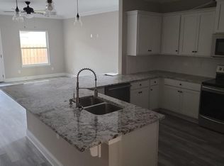 60 4th St, Shalimar, FL 32579