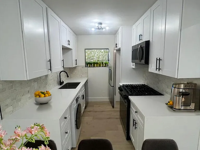 17412 Dairyview Cir #B-2 — Photo 1